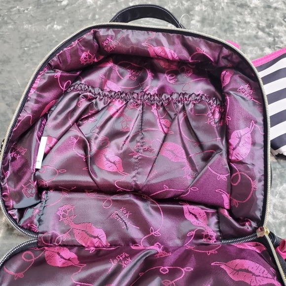 Betsey Johnson Emoji Train Case - Picture 4 of 9